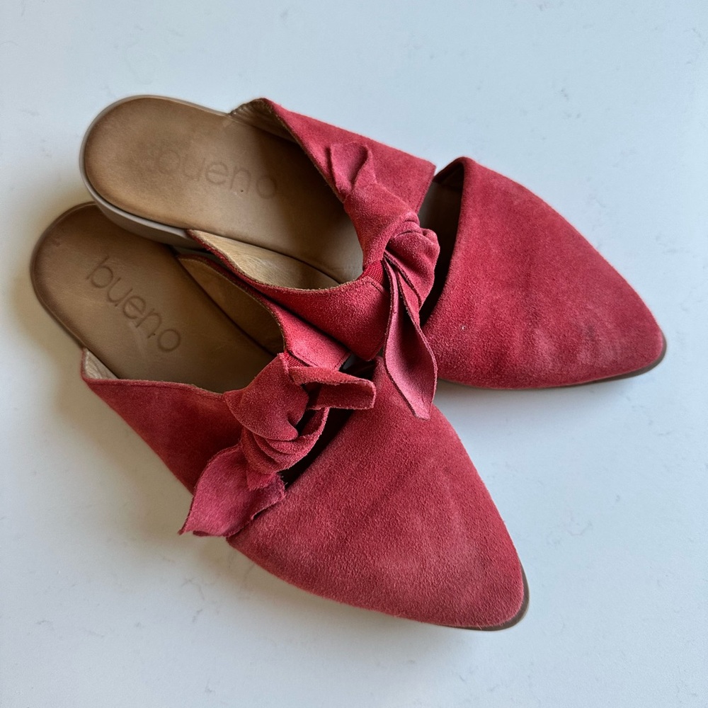 Bueno Women's Red Suede Mules